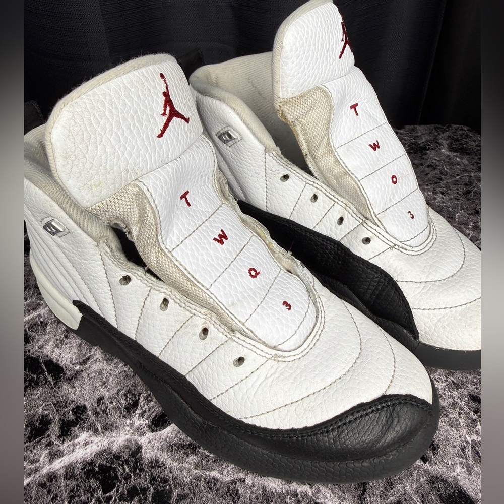 (Youth) Nike Air Jordan 12 Retro - Picture 4 of 6